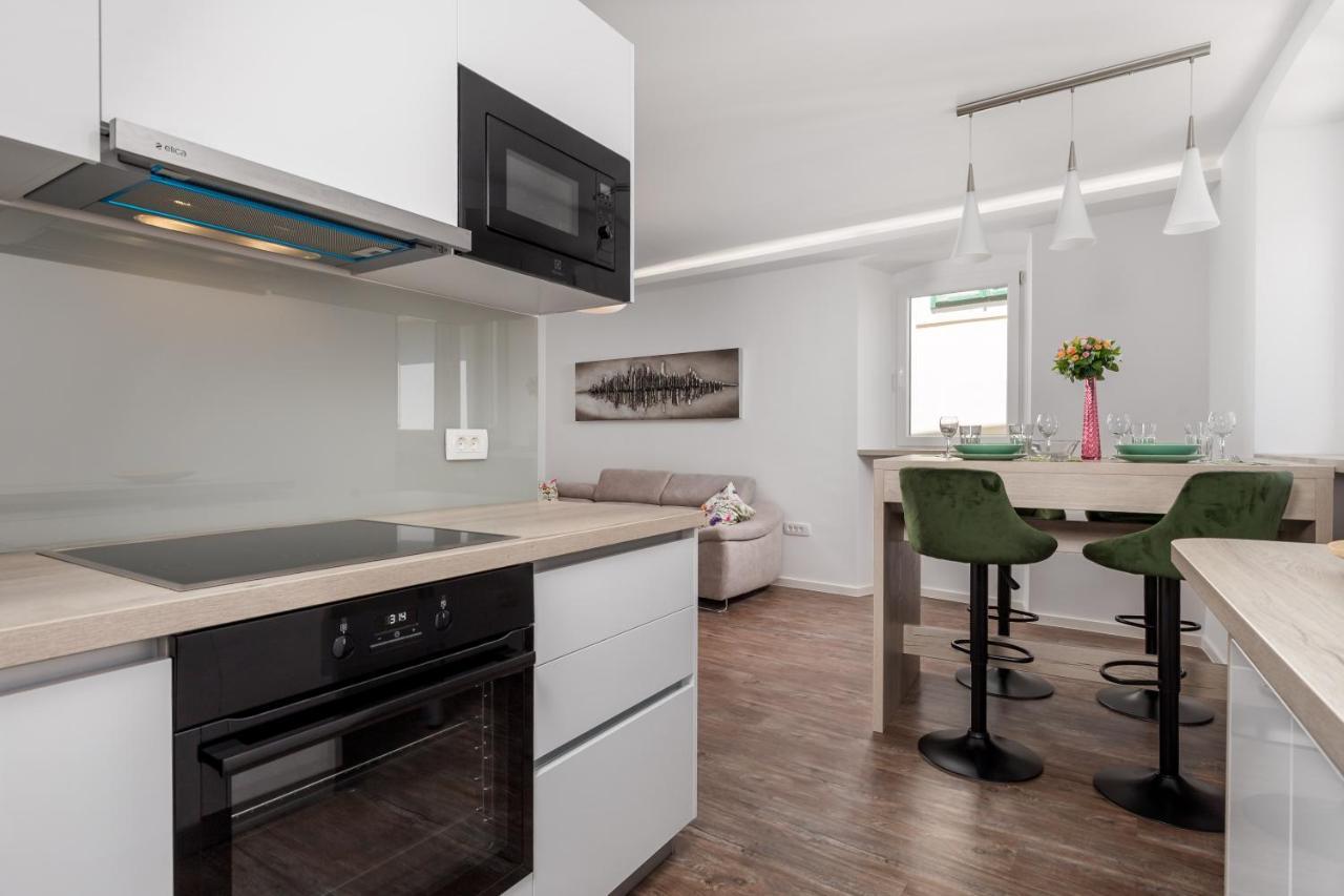 Central Apartments Dalmatina Риека Экстерьер фото